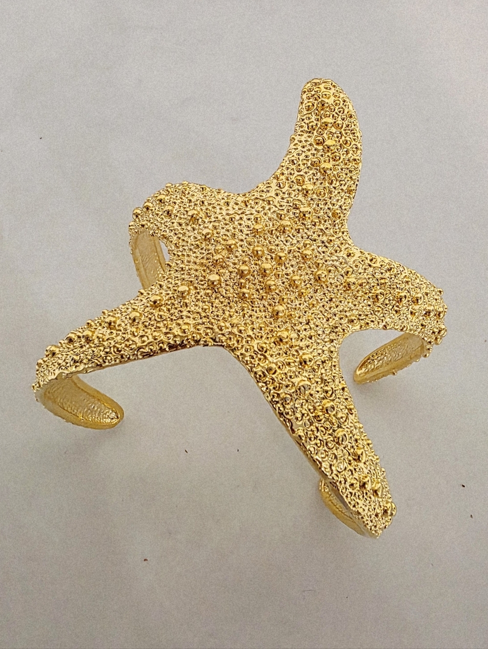 Luxurious Bold Starfish Cuff Bracelet Goldtone One Size New